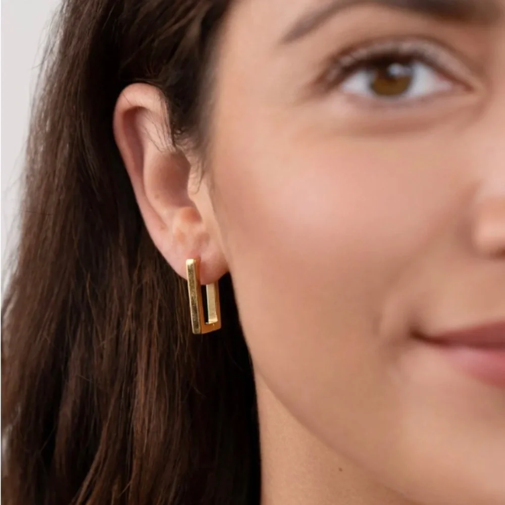 NEW 18K Gold Plated Rectangle Hoop Minimalist Earrings - Picture 2 of 3